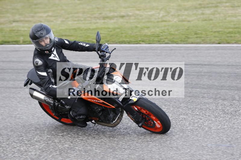 Archiv-2025/09 22.04.2025 Cornu Master School ADR/rot-rouge/1